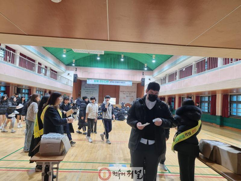 251222 연천교육지원청 2025년 교육환경보호구역 제도 및 마약예방 홍보 캠페인(사진1).jpg