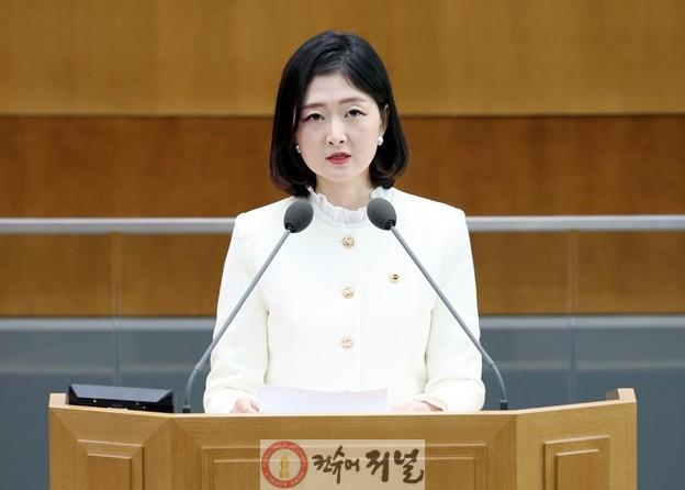 251226_장윤정_의원__“정쟁_아닌_민생__도민_삶에_닿는_정치_끝까지_책임”(1).jpg