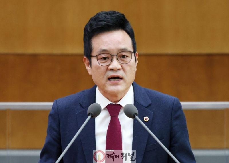 251226_이학수_의원__“평택항_심장에_말뚝_박는_해상태양광_계획_즉각_철회해야”.jpg