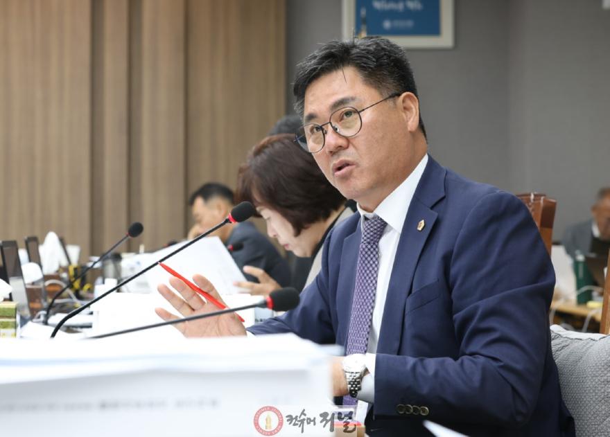 251226 국민의힘 경기도당 정하용 대변인, 용인 반도체 국가산단 새만금 이전론에 “산업정책 신뢰 훼손 우려”(2).jpg