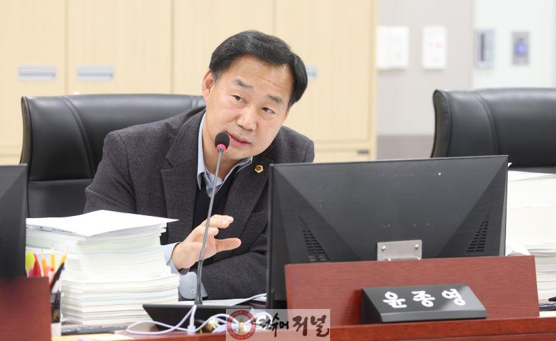 251229_윤종영_의원__청산면_농촌기본소득_‘지급_공백’_해결_이끌어.jpg