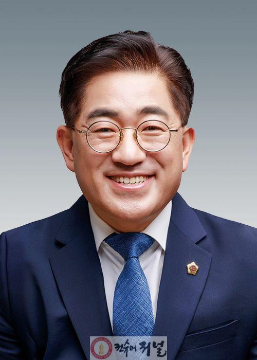 260108_이기형_의원_대표발의_「경기도_공무국외출장_조례_일부개정조례안」_본회의_통과···봐주기_심사_없앤다.jpg