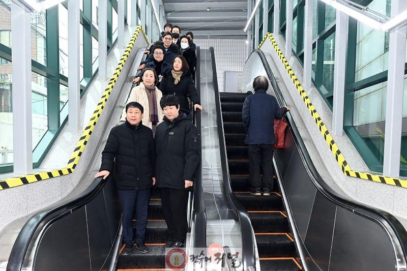 1. 부평구-한국철도공사, 백운역 2번 출구 에스컬레이터 개통.jpg