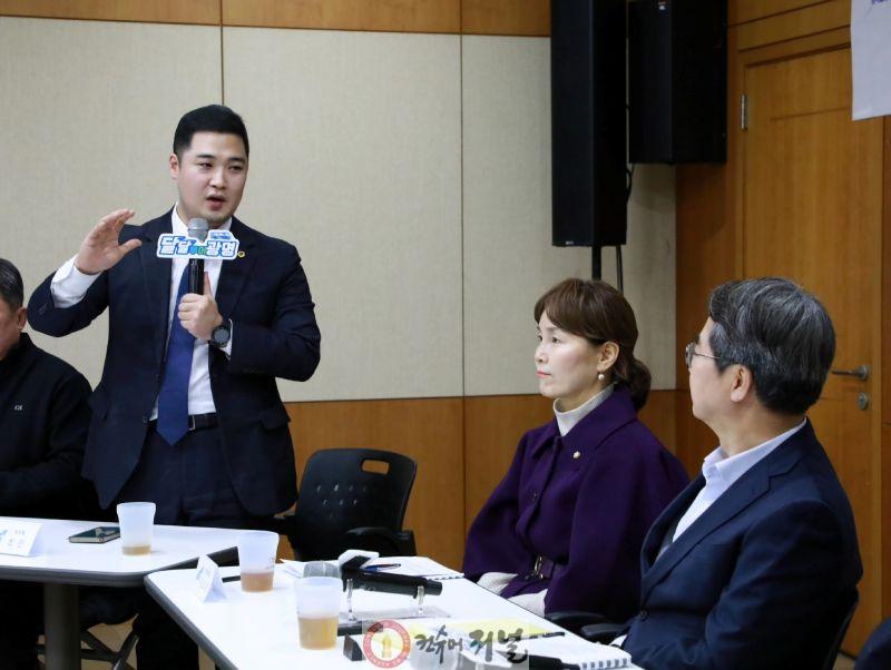 260114_최민_의원___“스피돔_유휴부지__규제_넘고_균형인프라로”...김동연_지사_‘달달버스’서_현장_해법_촉구_(1).jpg