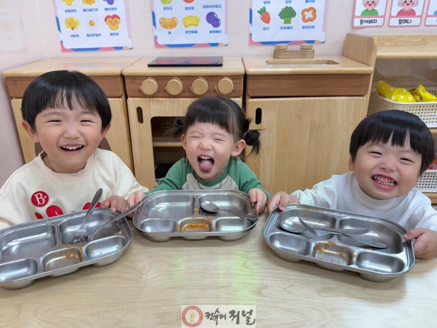 기획보도 사진5_잔반줄이기 캠페인은 아이들이 식탁위에서 환경보호를 실천하는 경험이다.jpg