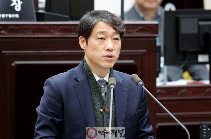 (사진)인천시의회 이용창 교육위원장, 교원‧교직원 처우 개선 요청.jpg