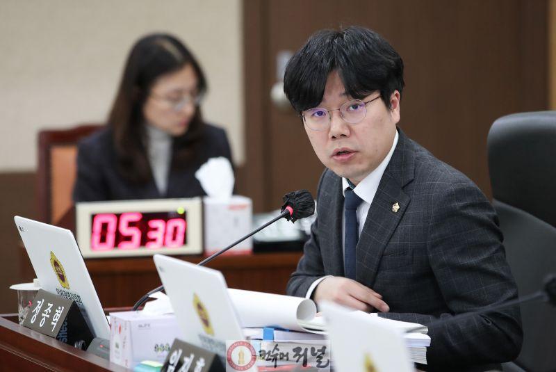 (사진1)인천시의회 정종혁 의원, 도시공원 내 상행위 제한적 허용.jpg