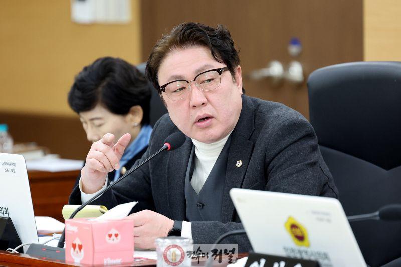 (사진1)인천시의회 신충식 의원, 계양사이클경기장 외부구조 개선 요구.jpg