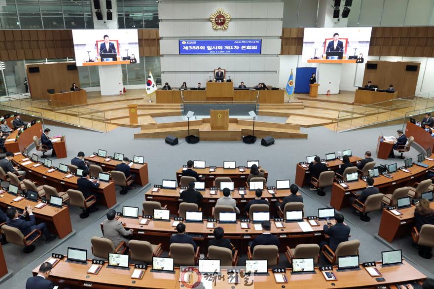 260203 김진경 의장, 제388회 임시회 본회의 개회...“책임의 무게 되새기는 의회되어야” (4).jpg
