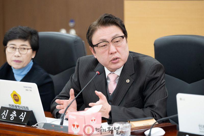 (사진)인천시의회 신충식 의원, 출산대책부터 노인복지까지 촘촘한 대책 마련 주문.jpg