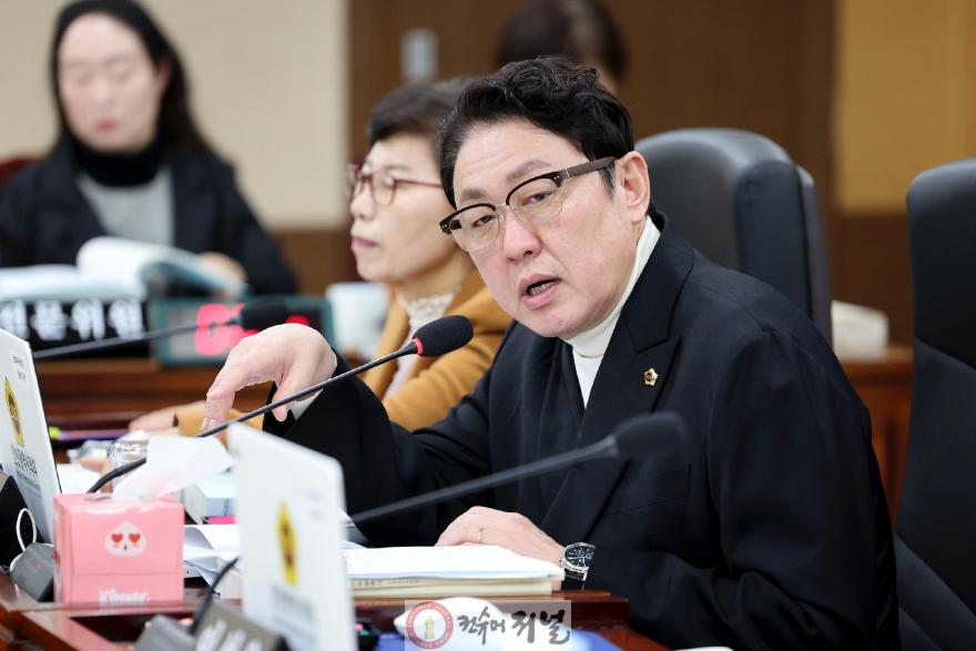 (사진)인천시의회 신충식 의원, 생애주기별 맞춤형 대응체계 주문.jpg