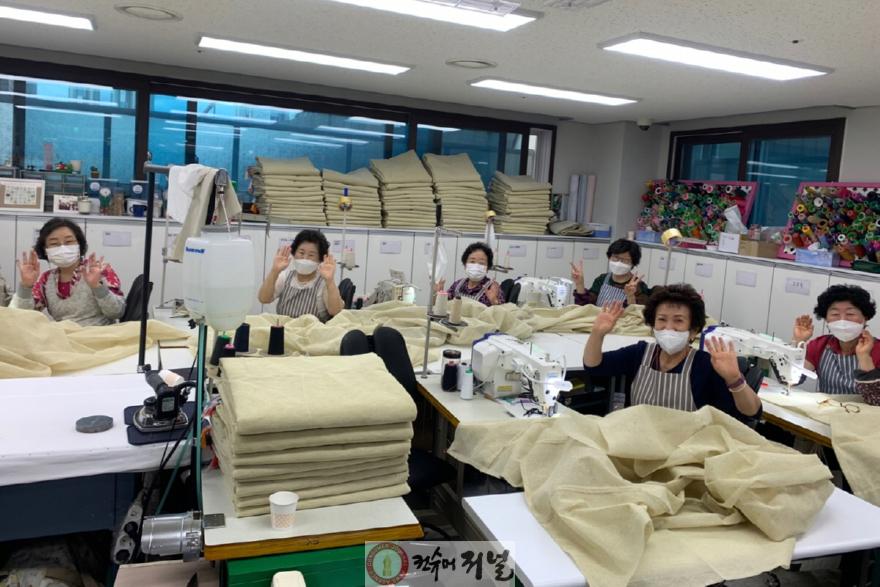1-6. 할머니와 재봉틀 사업단.jpg