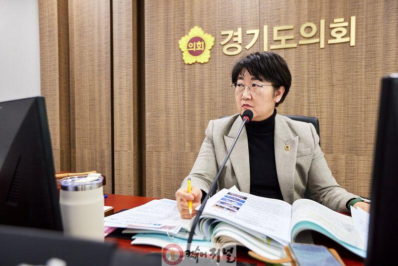 260209_고은정_의원__“지자체_간_지역화폐_인센티브_경쟁은_혈세_낭비하는_‘제로섬_게임’..._도_차원_가이드라인_마련할_것”.jpg