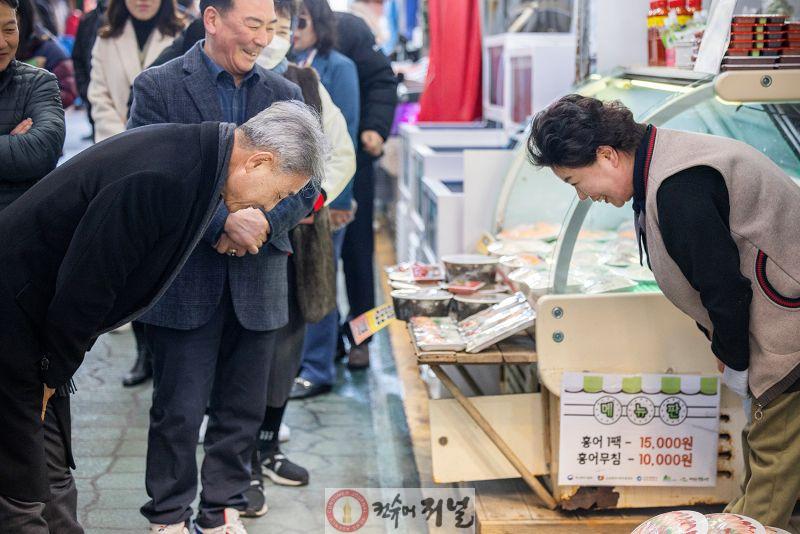 전통시장 소통 행보1(상인들과 상생).jpg