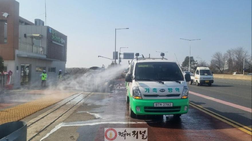 1-6. 장항습지 진출입로 방역소독.jpg