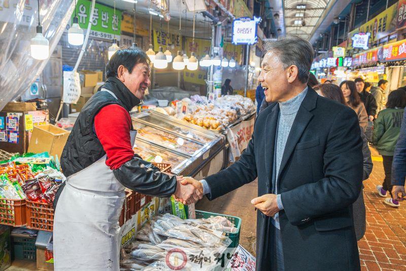 0213 계양구, 설 맞이 전통시장 방문... 민생 현장 소통 (1).jpg