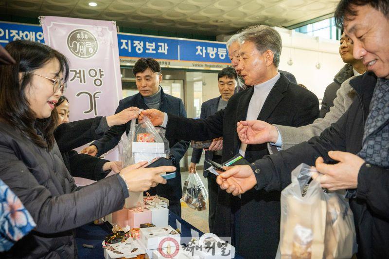 0220 계양구, ‘계양가배랑’ 노인일자리 생산품 홍보부스 운영 (1).jpg
