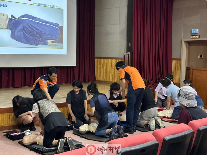 1-3. 시민 대상으로 진행한 심폐소생술(CPR) 교육.jpeg