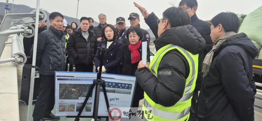260224_박명숙·이혜원_의원__양평대교·양근대교_추락_방지_안전난간_설치_앞두고_현장_사전점검.jpg