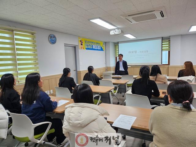 7.일자리 상담 모습 (1) (1).jpg