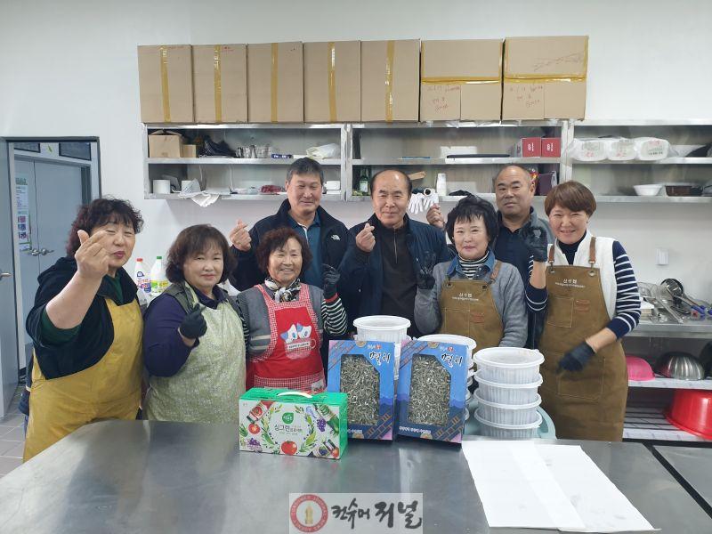 16.신양면 지역사회보장협의체 사랑의 반찬 나눔 활동 모습.jpg
