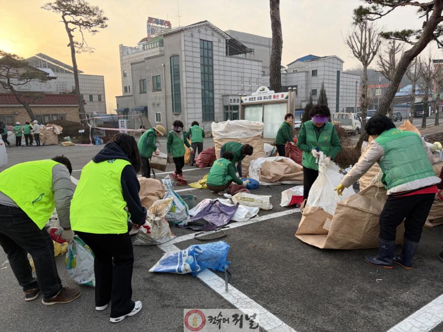 17.고덕면 1분기 숨은 자원 모으기 행사 기념촬영 (2).jpg