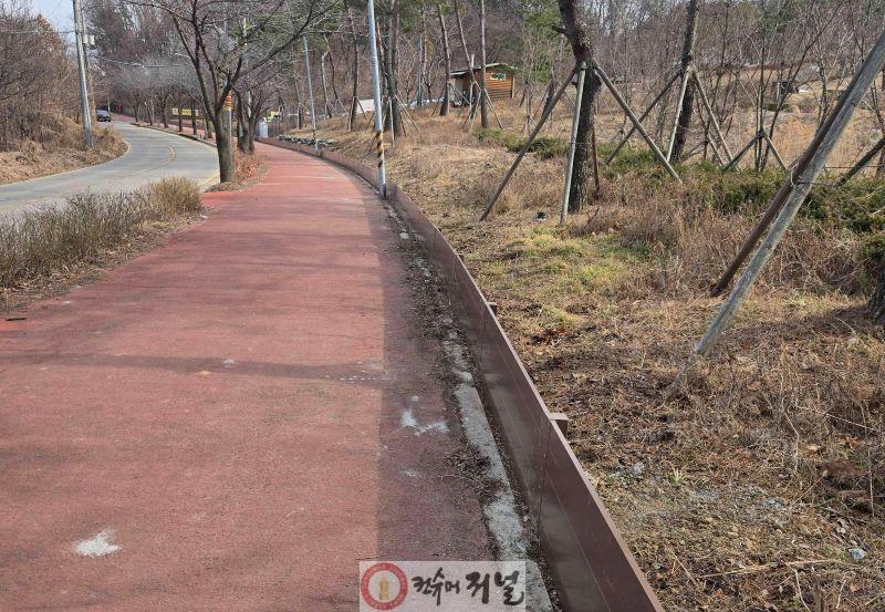 0310 계양구, 산란기 두꺼비 보호 위해 고정식 유도 울타리 설치 (1).jpg