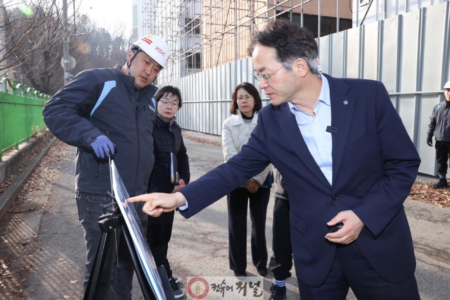 1. 고양시, 학부모와 함께 능곡 재개발 지역 통학로 현장 점검 (1).JPG