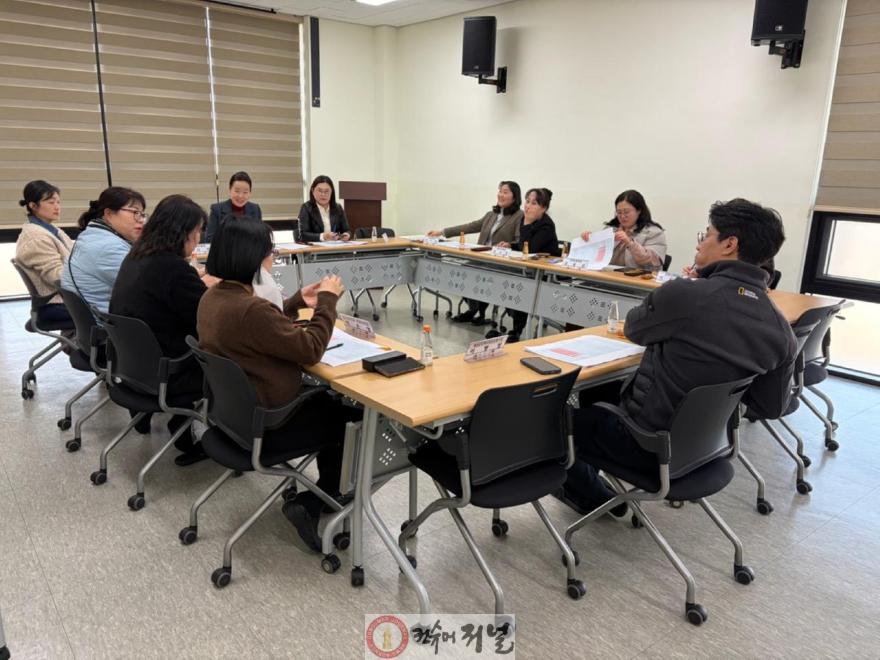 11.물품가격결정위원회 회의 모습 (1).jpg
