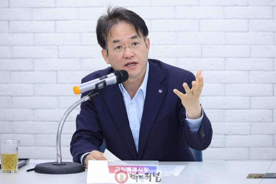 2. 고양시, 정발산동_성사1동 통장회의 방문…‘발로 뛰는 소통행정’ (1).JPG
