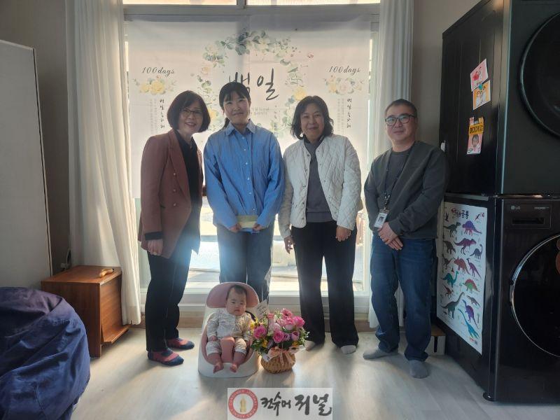 5.미산면지역사회보장협의체, 출생 아동 백일기념 축하 사업 실시.jpg