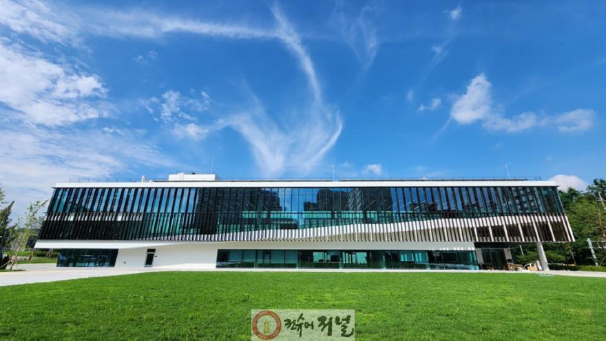 2-1. [기획] 파주 문산도서관,  6개월 만에 독보적 이용률 기록하며 흥행 돌풍_문산도서관 외관(전경).jpg