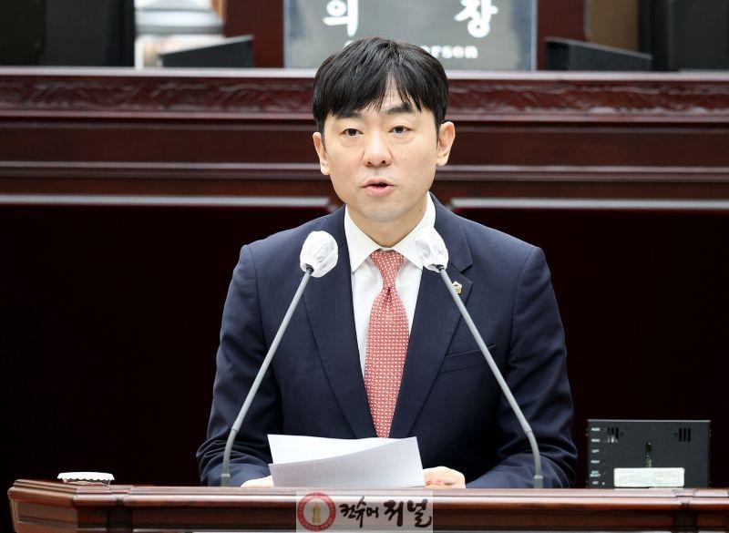 7-2. (사진)인천시의회 신성영 의원, 인천공항 흑자 빼서 지방공항 적자 메우는 통폐합 중단 촉구.jpg
