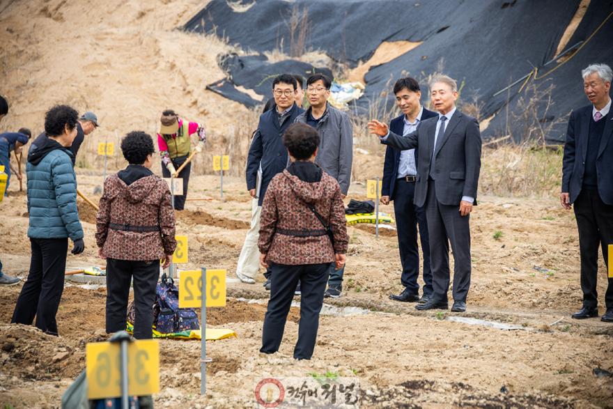0402 윤환 구청장, ‘계양실버농장’ 개장 현장 방문 (1).jpg