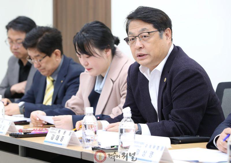 (사진)인천시의회__도심_복합사업_지역_상생_촉구...시공사_소통_부재에_간담회_파행_(1).jpg