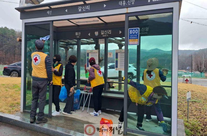 대한적십자봉사회 대흥면지회 새봄맞이 환경정화 활동 모습 (1).jpg