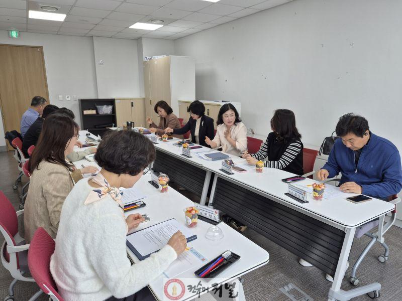 8.청소년복지실무위원회 회의 사진 (2).jpg