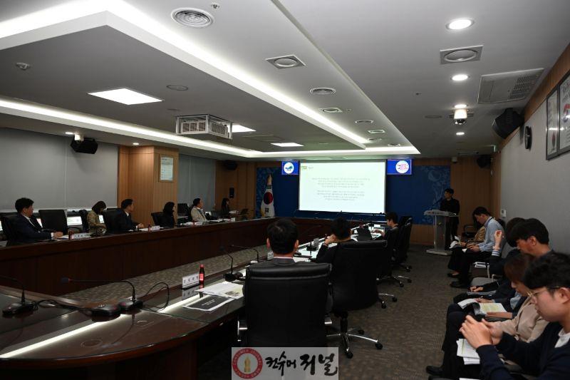 영화 정원사들 촬영 관련 회의 사진.jpg