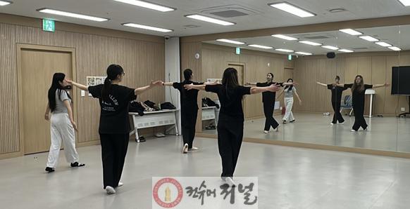 9.재즈댄스 동아리 연습 모습.jpg