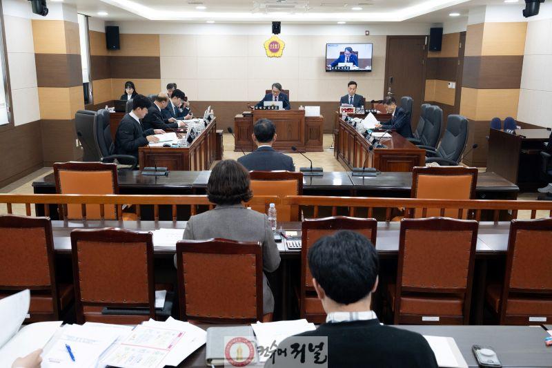 (사진)인천시의회 산경위, 중동전쟁발 고유가 대응 ‘민생추경안’ 통과.jpg