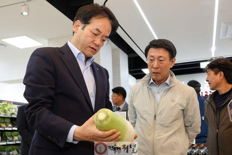 1. 고양시, 민생 경제 행보⋯원당농협 로컬푸드 직매장 방문 (3).jpg