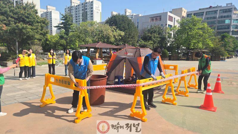 0427 계양구, 여름철 풍수해 대비 실전형 통합훈련 실시(위험구역 출입 통제 훈련 모습).jpg