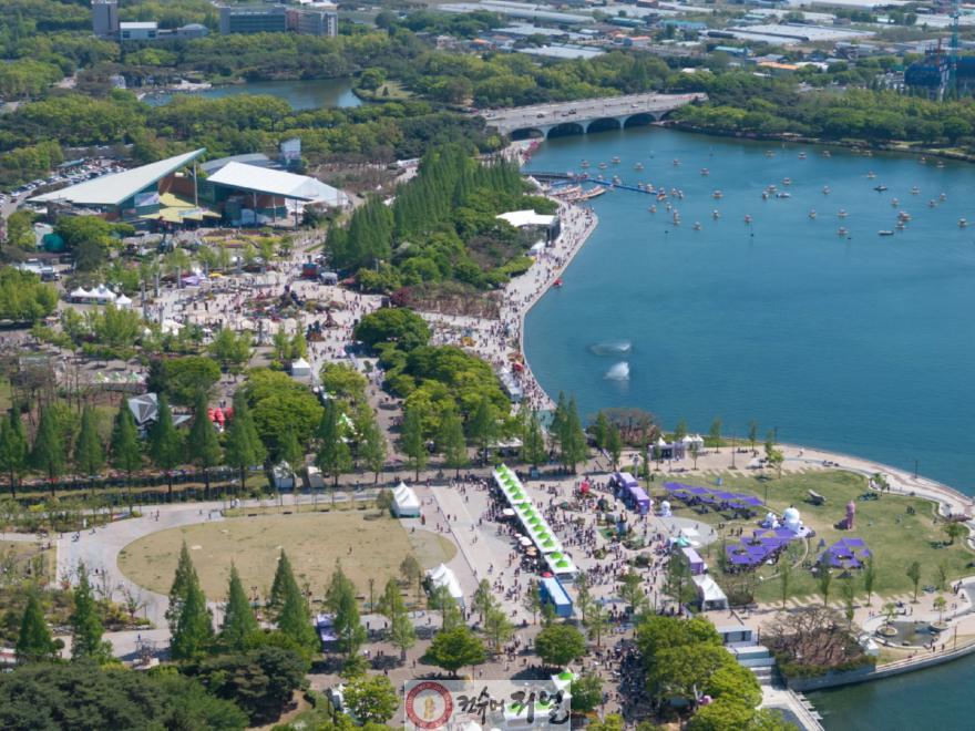 2-6. 2026고양국제꽃박람회에서만 즐길 수 있는 수상꽃자전거.jpg