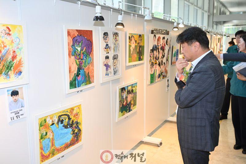 장애 예술인 꿈빛비상전 전시 모습 (2).JPG