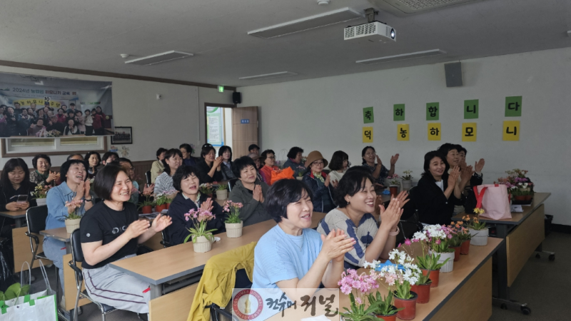 덕산·봉산면 여성농업인 생활원예 작품(레위시아) 만들기 모습 (2).png