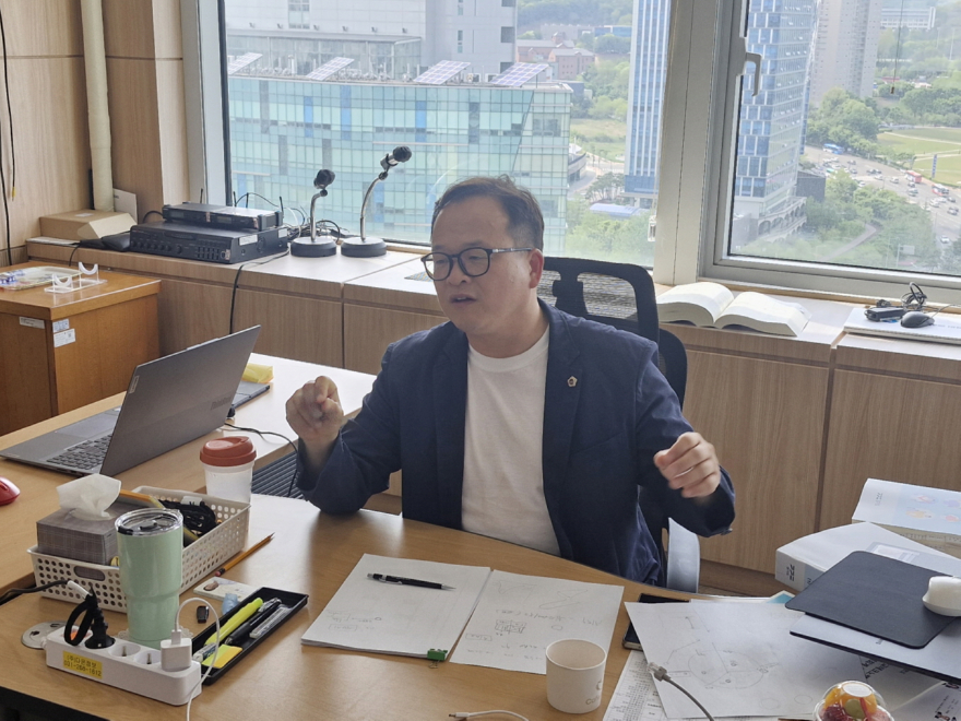 260430_임창휘_의원__재생에너지_도민참여_펀드_적극_추진_주문...AI_등_첨단산업_견인_위해_전력문제_반드시_해결해야.jpg