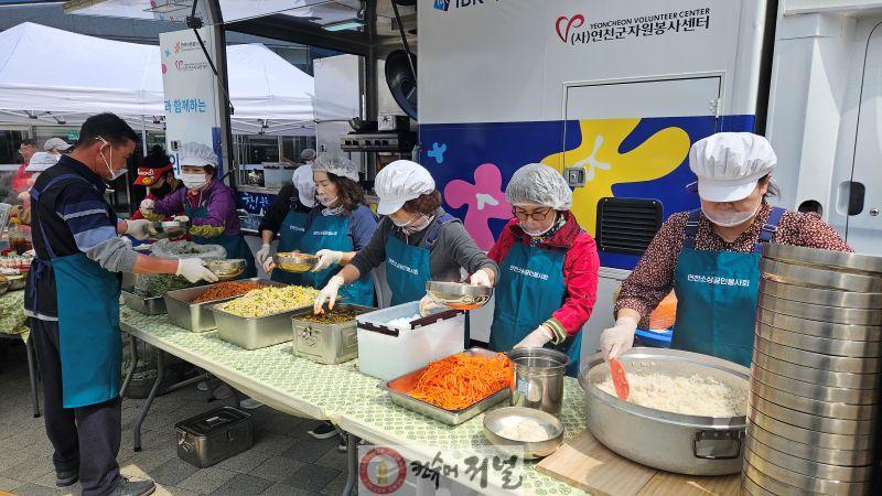 5.연천군자원봉사센터, IBK 참! 좋은 사랑의 밥차 진행2.jpg