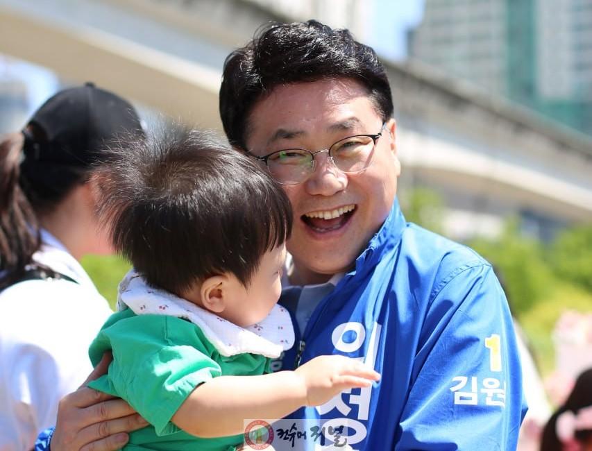 [보도자료] “김원기 의정부시장 예비후보, 어린이날 행사 ‘오늘, 놀이터가 열린다’ 참석”_배포용1.jpg