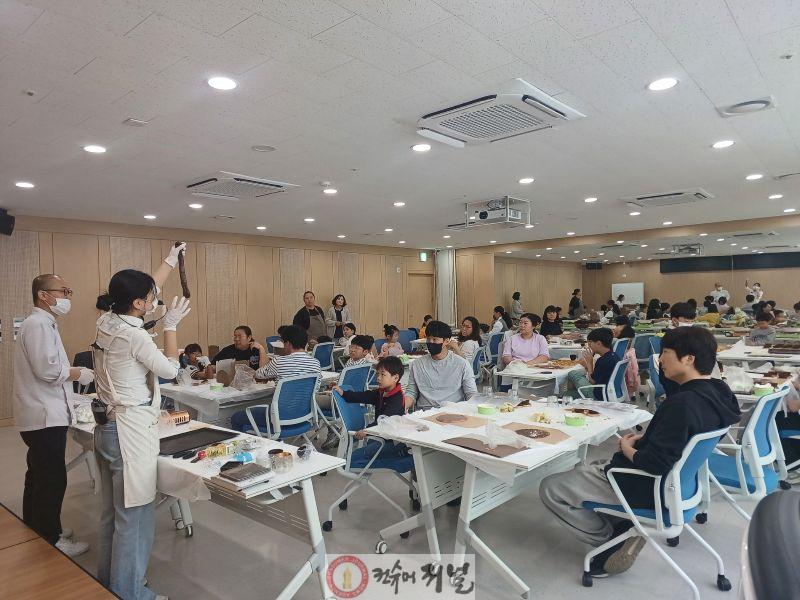 4.두바이 쫀득 쿠키 만들기 프로그램 운영 모습.jpg