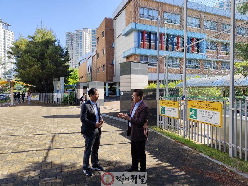 260511 경기도의회 안명규 의원, _학생 안전과 학교시설 활용 해법 찾는다_파주지역 학교 현장 점검(1).jpg